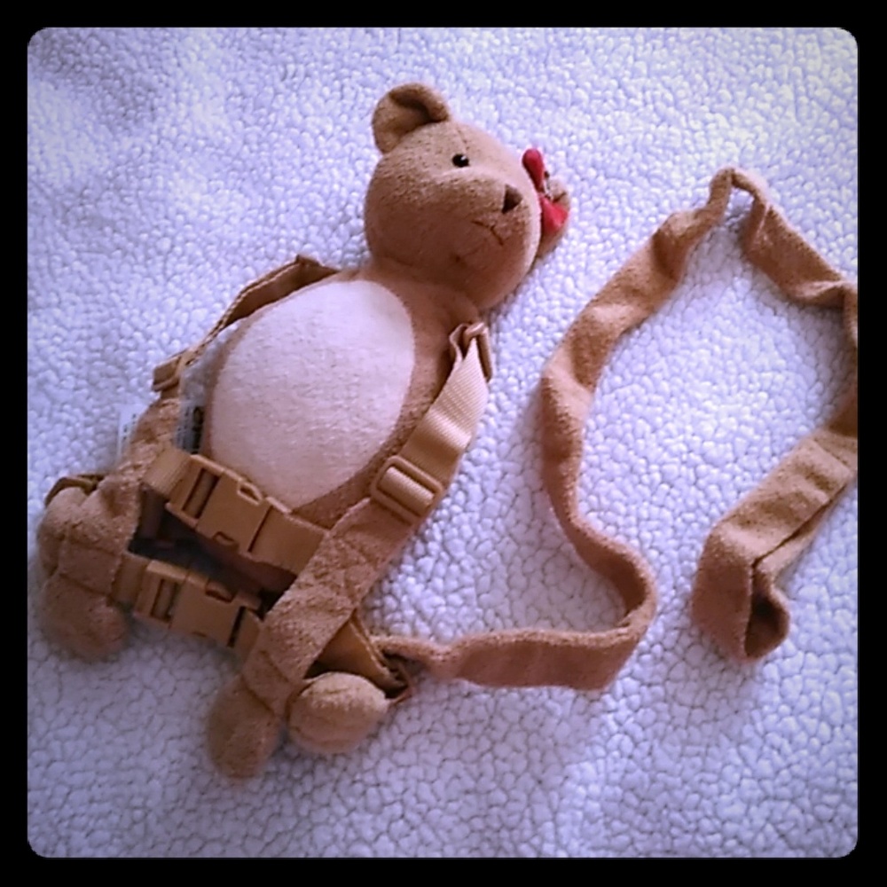 Bear bottle carrier w/leash band.